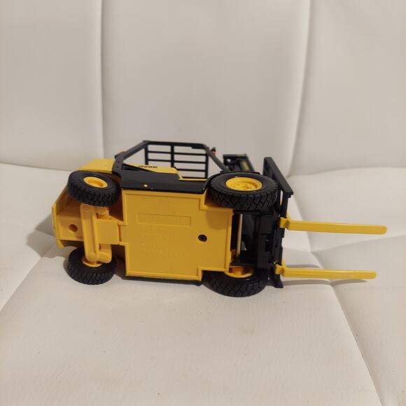 New Clover Daewoo Forklift G25E D25S 1/20 Diecast Model Construction Vehicle - Picture 5 of 6